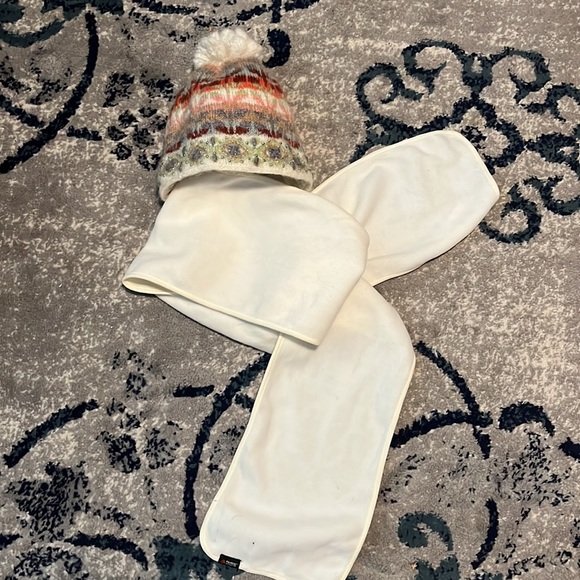 2 for- French Knot-winter hat and Lands End offwhite Polartech scarf. - Picture 10 of 10